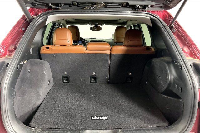 Used 2019 Jeep Cherokee Overland w/ Technology Group AWD/4WD image 23
