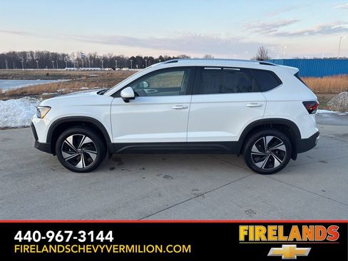 Used 2025 Volkswagen Taos SE image 6