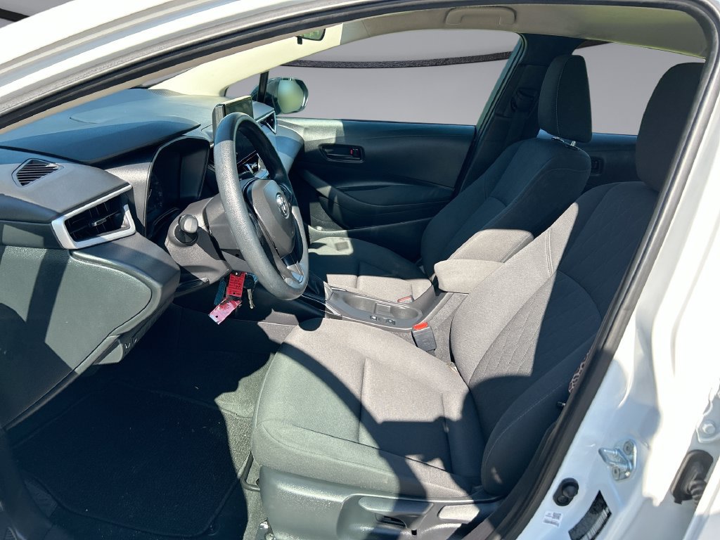 Used 2025 Toyota Corolla LE FWD image 11