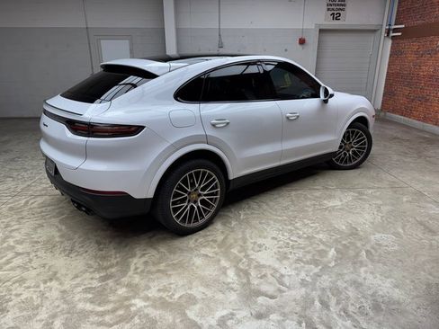 Used 2022 Porsche Cayenne Platinum Edition image 6