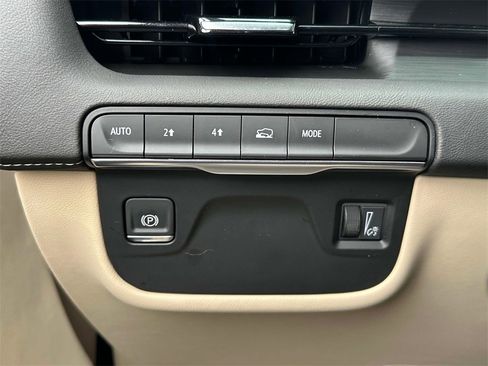 Used 2024 Cadillac Escalade Premium Luxury image 33