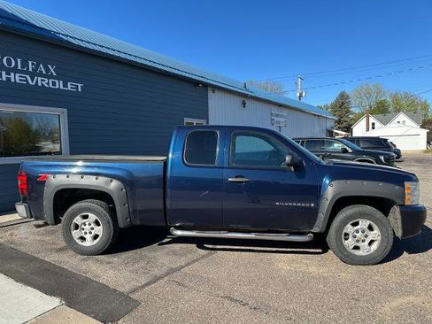 Used 2008 Chevrolet Silverado 1500 LT w/ Suspension Package, Off-Road AWD/4WD image 3