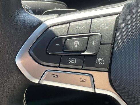 Used 2025 Volkswagen Atlas Cross Sport SE FWD image 29