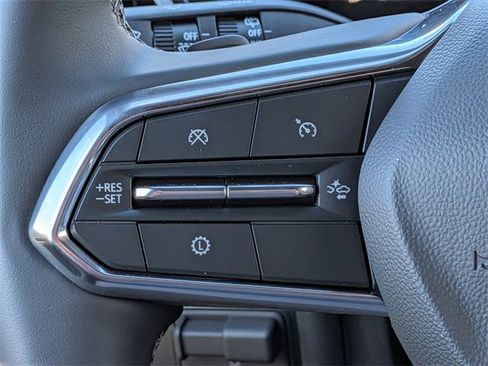 Used 2025 Chevrolet Suburban Premier image 27