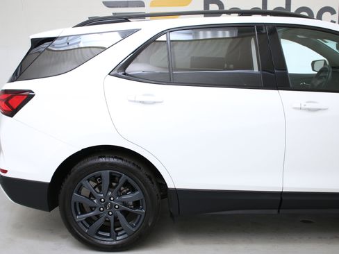Used 2024 Chevrolet Equinox RS AWD/4WD image 9