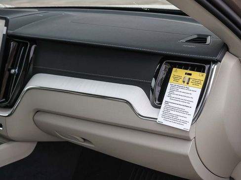 New 2026 Volvo XC60 T8 Ultra w/ Protection Package Premier image 20