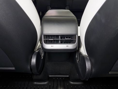 Used 2021 Tesla Model Y Long Range image 19