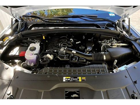 New 2025 Jeep Grand Cherokee L Laredo image 12