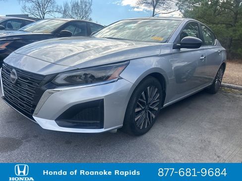 Used 2024 Nissan Altima 2.5 SV image 1