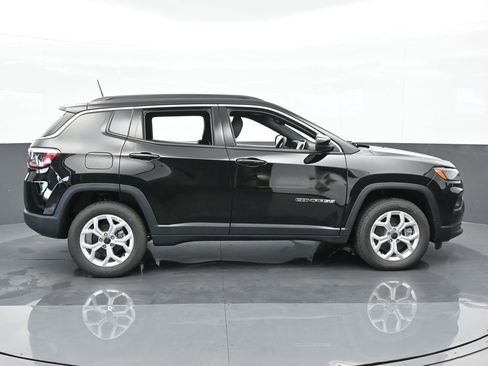 Used 2025 Jeep Compass Latitude image 7