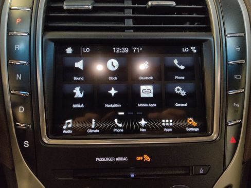 Used 2017 Lincoln MKX Reserve w/ Luxury Package AWD/4WD image 25