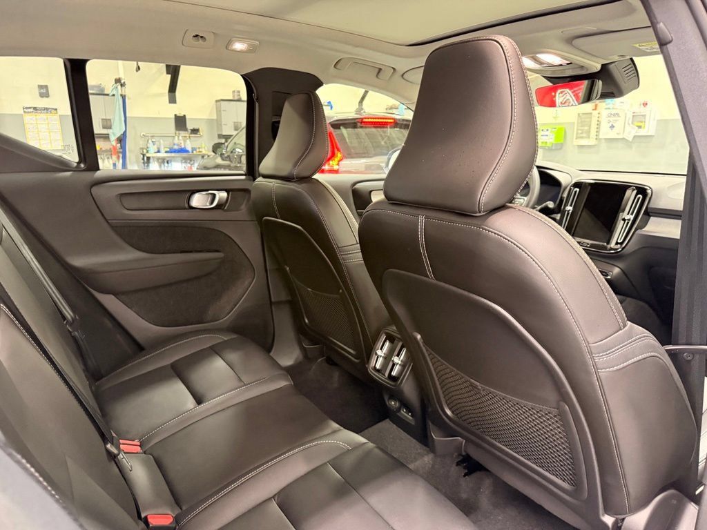 Used 2026 Volvo XC40 B5 Plus AWD/4WD image 25