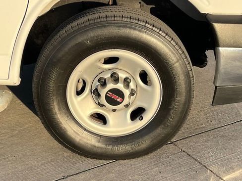 Used 2024 GMC Savana 2500 w/ Driver Convenience Package image 7