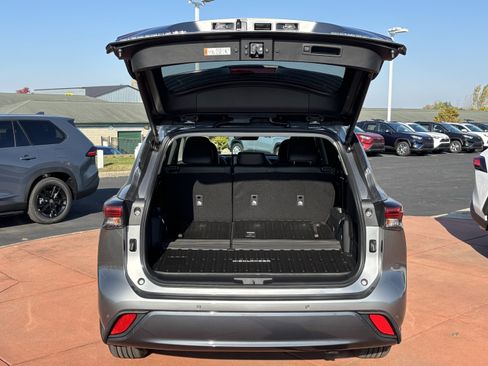 New 2026 Toyota Highlander Limited image 4