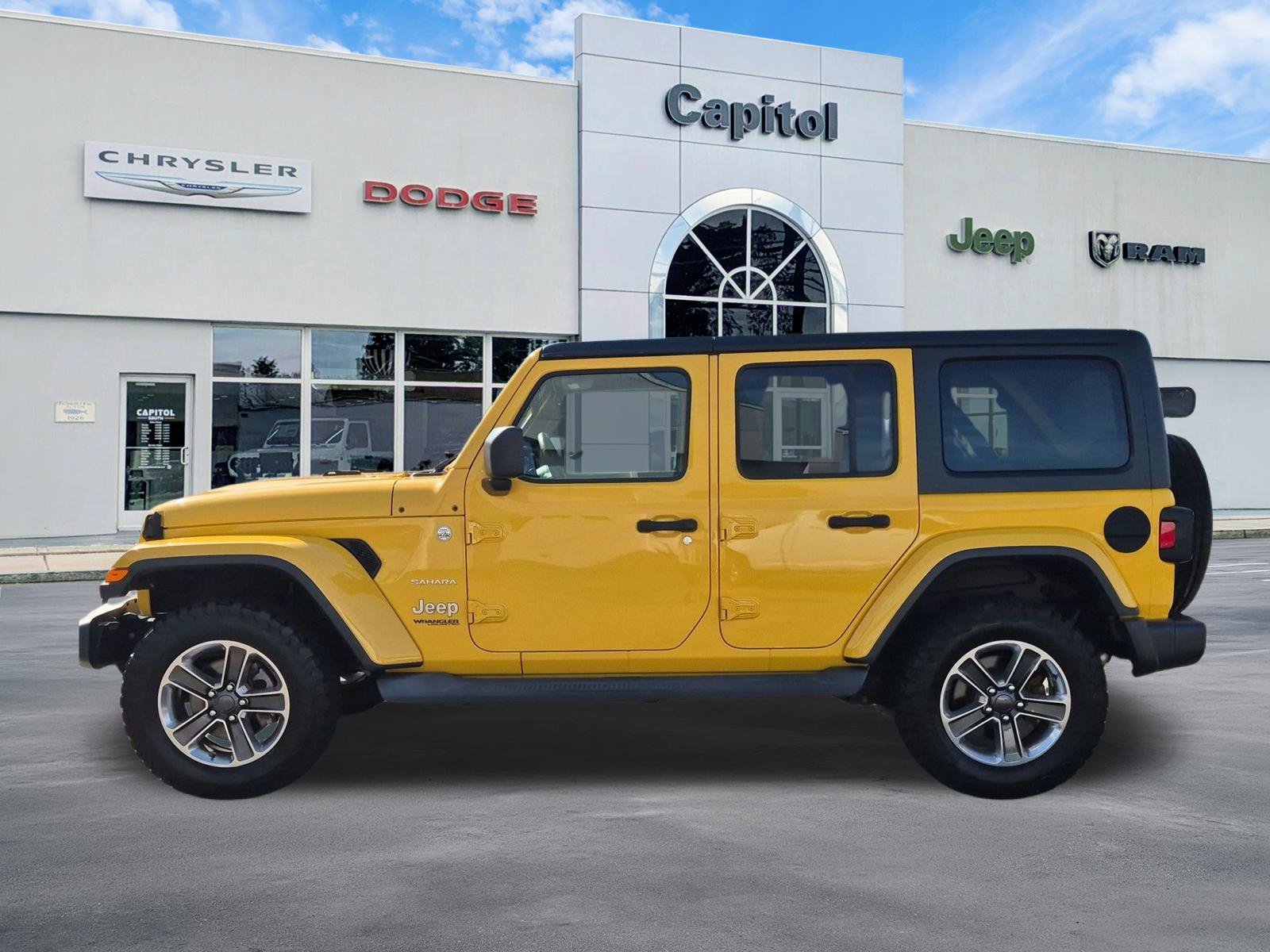 Used 2019 Jeep Wrangler Unlimited Sahara AWD/4WD image 6