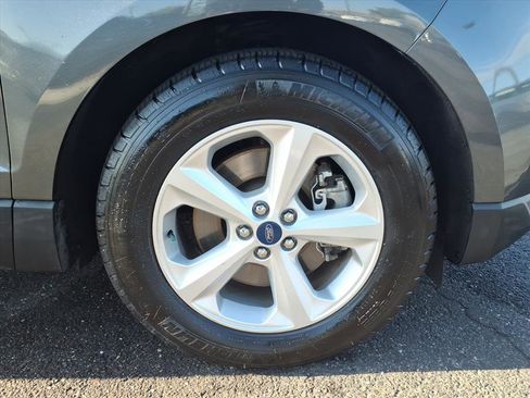 Used 2020 Ford Edge SE image 9