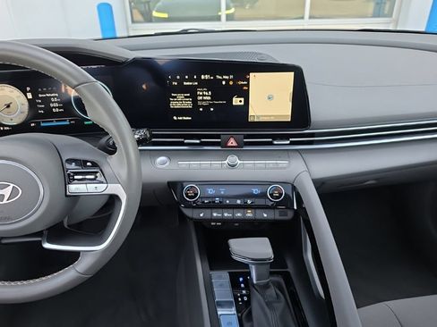 Used 2025 Hyundai Elantra SEL FWD image 13