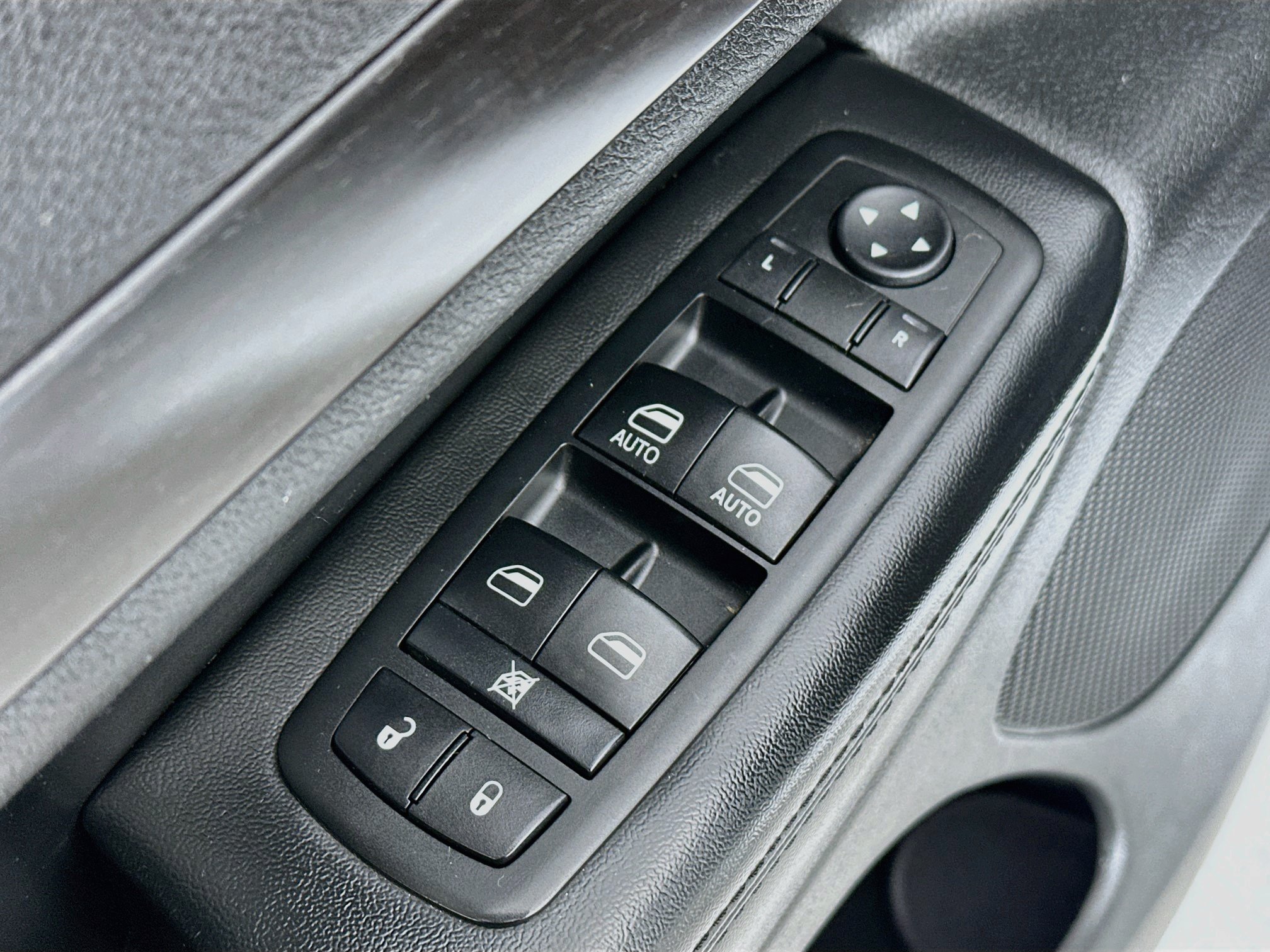Used 2014 Jeep Grand Cherokee Altitude AWD/4WD image 18