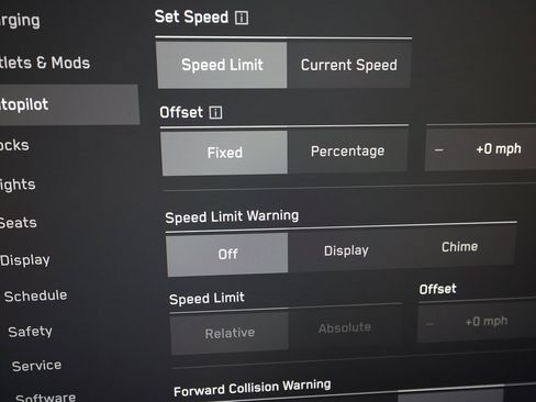 Used 2025 Tesla Cybertruck AWD Crew Cab image 38