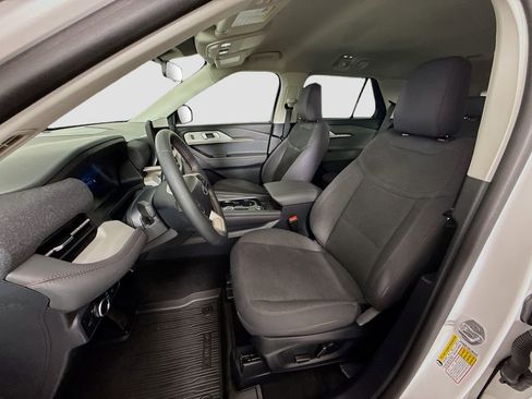 Used 2025 Ford Explorer Active RWD image 14
