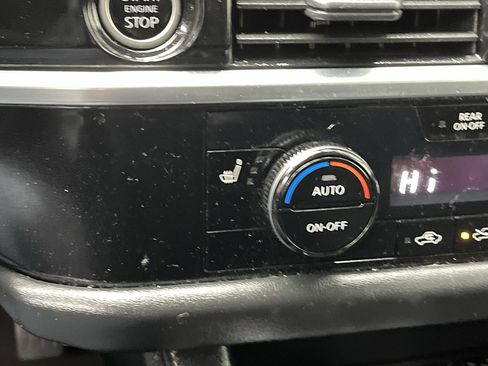 Used 2023 Nissan Pathfinder SV image 22