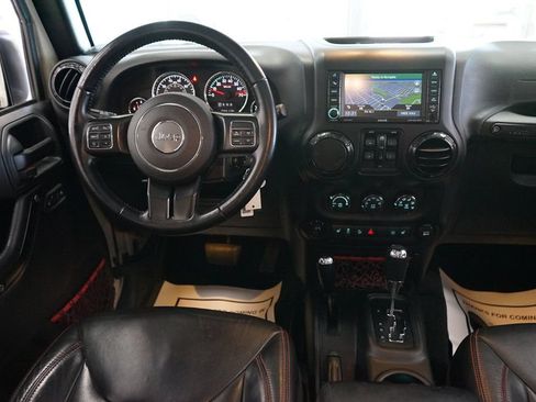 Used 2017 Jeep Wrangler Unlimited Rubicon AWD/4WD image 9