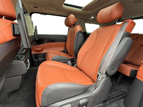 Used 2025 Kia Carnival SX Prestige FWD image 16