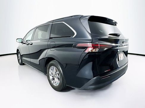 Used 2024 Toyota Sienna XLE image 7