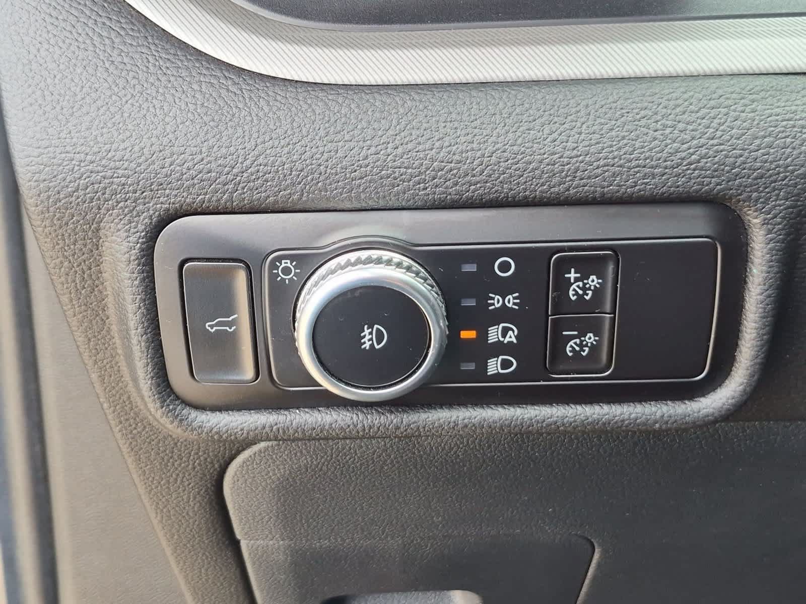 Used 2023 Ford Explorer XLT w/ Equipment Group 202A RWD image 18