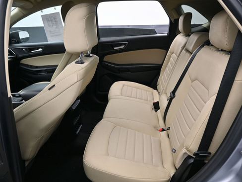 Used 2024 Ford Edge SE image 27