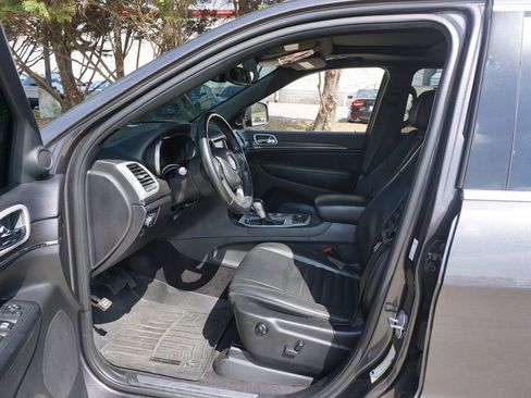 Used 2018 Jeep Grand Cherokee Limited image 2
