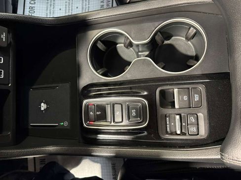 Used 2024 Honda Pilot Touring image 18