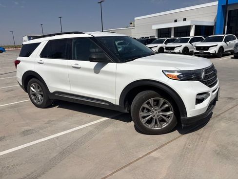 Used 2024 Ford Explorer XLT w/ Equipment Group 202A RWD image 14