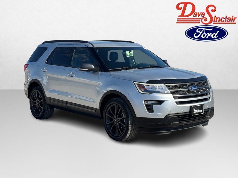 Used 2018 Ford Explorer XLT w/ Equipment Group 202A AWD/4WD image 4