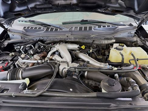 Used 2022 Ford F350 Platinum w/ FX4 Off-Road Package image 33