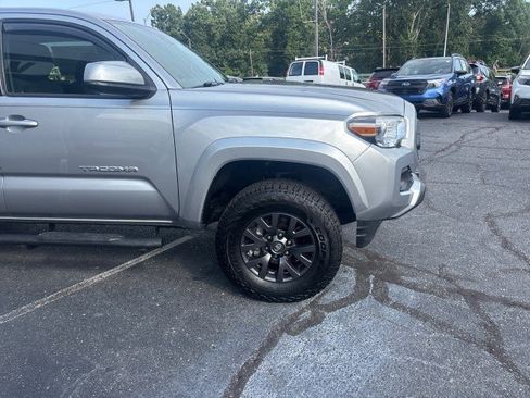 Used 2020 Toyota Tacoma SR5 AWD/4WD image 5