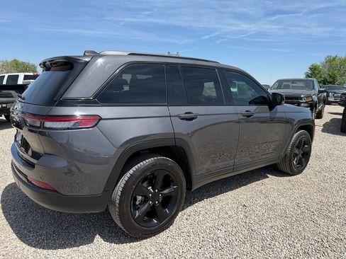 Used 2023 Jeep Grand Cherokee Altitude AWD/4WD image 11