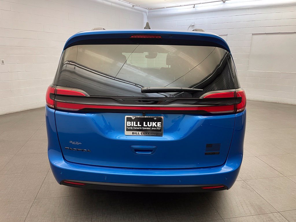 New 2027 Chrysler Pacifica Select FWD image 4