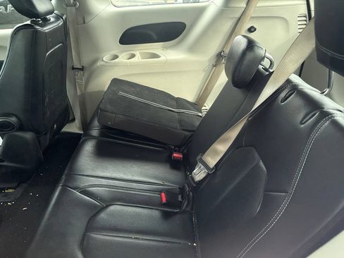 Used 2022 Chrysler Pacifica Touring-L FWD image 30