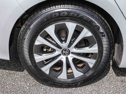 Used 2022 Toyota Prius Prime XLE image 12