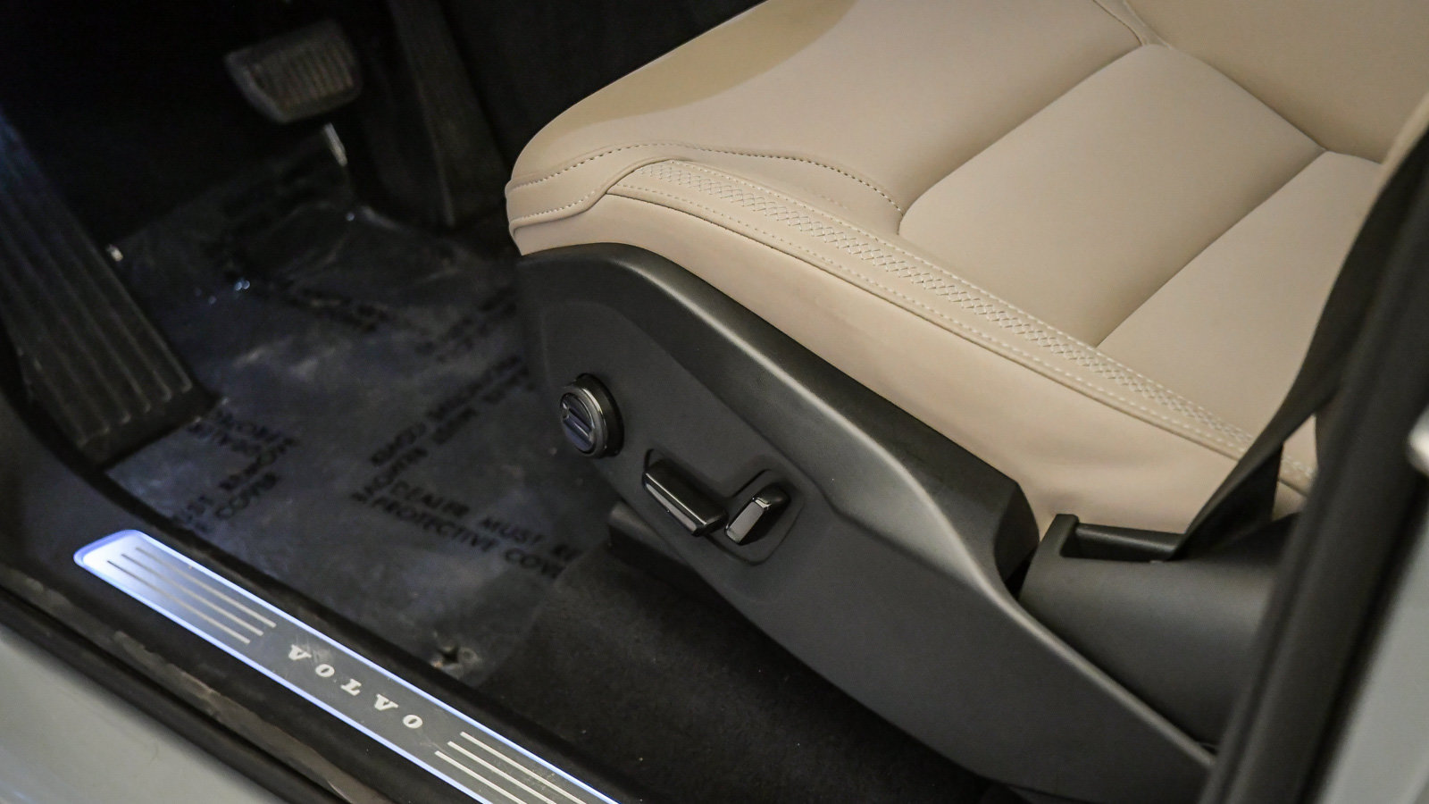 Certified 2026 Volvo XC90 B6 Plus AWD/4WD image 25