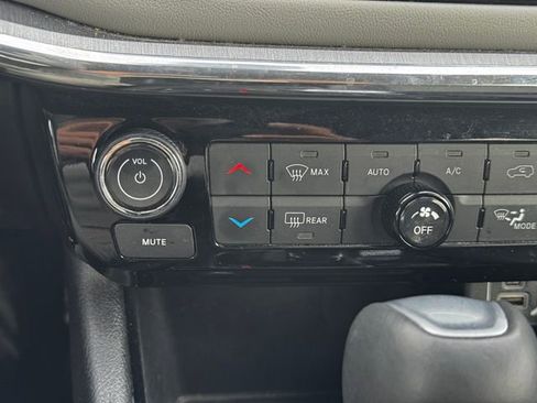 Used 2024 Jeep Compass Limited image 34