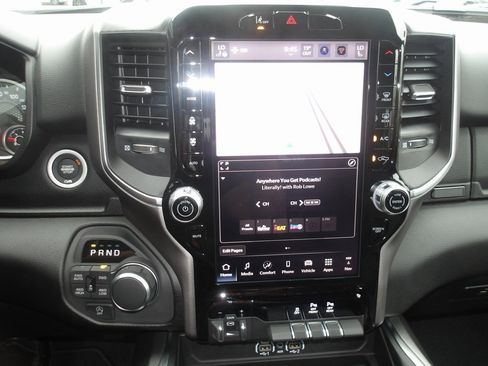 New 2026 RAM 1500 4x4 Crew Cab image 15