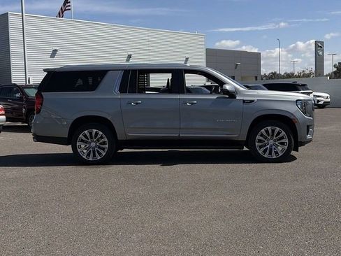 Used 2024 GMC Yukon XL Denali w/ Advanced Technology Package image 5