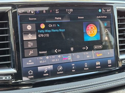 Used 2025 Chrysler Pacifica Limited FWD image 31