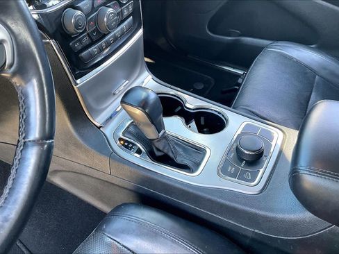 Used 2021 Jeep Grand Cherokee Limited w/ Luxury Group II image 16