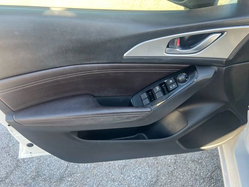 Used 2018 MAZDA MAZDA3 Touring image 25
