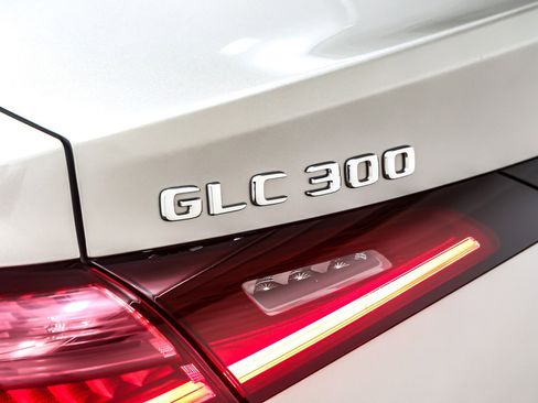 Certified 2024 Mercedes-Benz GLC 300 4MATIC image 10