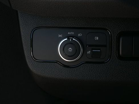 Used 2025 Mercedes-Benz Sprinter 2500 image 9