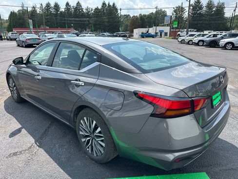 Used 2025 Nissan Altima 2.5 SV FWD image 5